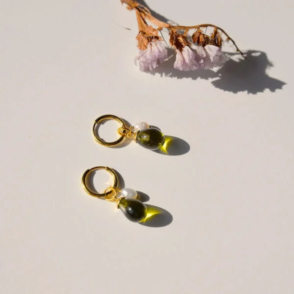 Celebrate you. Earrings - Green with freshwater pearl