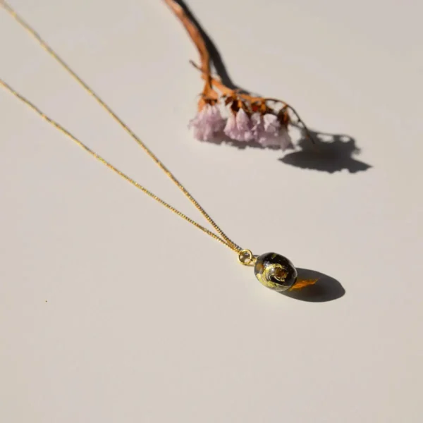Cheers! Necklace - Chestnut brown with gold leaf